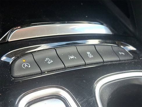 Used 2023 Buick Envision Essence image 24