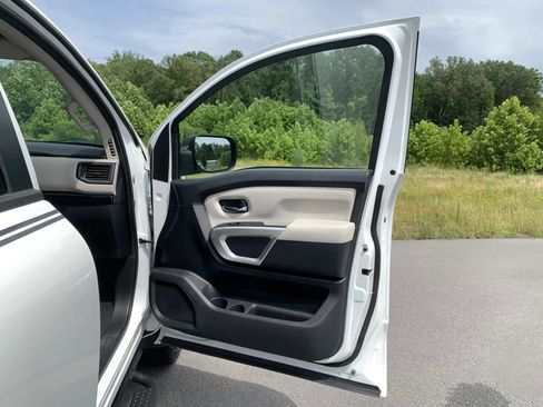 Used 2022 Nissan Titan SV w/ Accessory Utility Package image 17