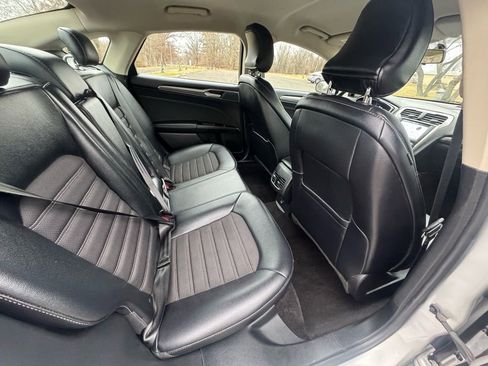 Used 2017 Ford Fusion SE w/ Equipment Group 201A image 18