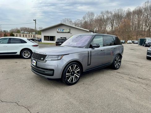 Used 2023 Land Rover Range Rover SE image 1