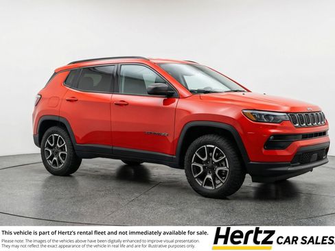 Used 2025 Jeep Compass Trailhawk image 1