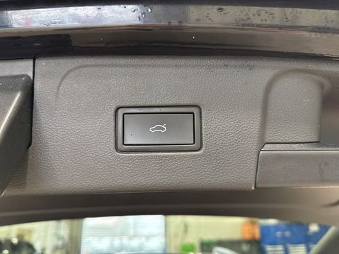 Certified 2021 Volkswagen Atlas SE w/ Panoramic Sunroof Package image 31