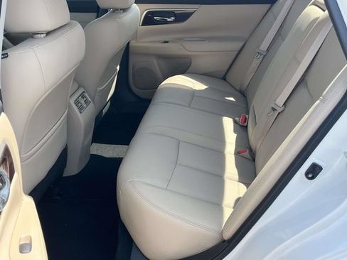 Used 2015 Nissan Altima 2.5 SL w/ Technology Package FWD image 16