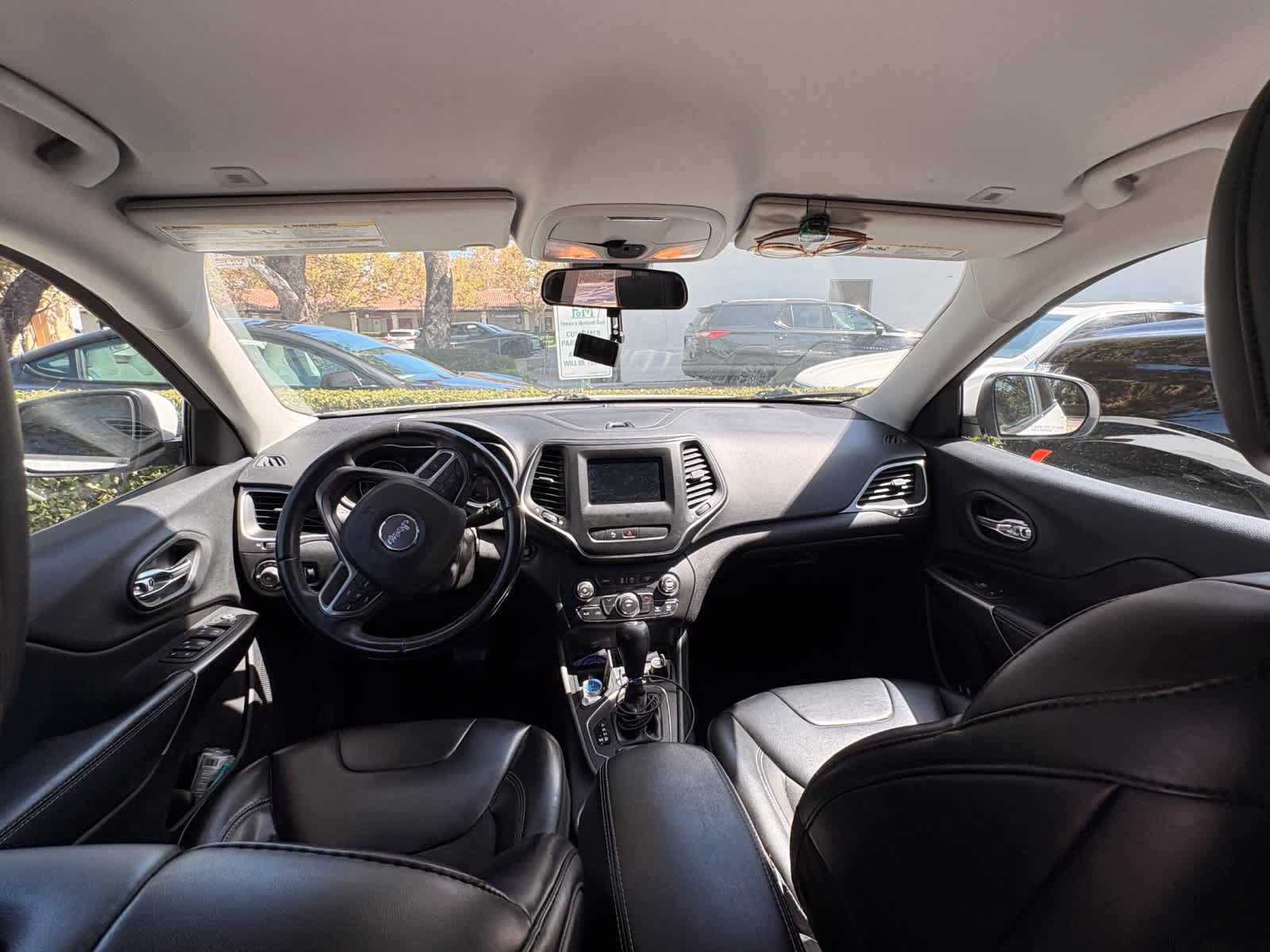 Used 2019 Jeep Cherokee Latitude Plus FWD image 27