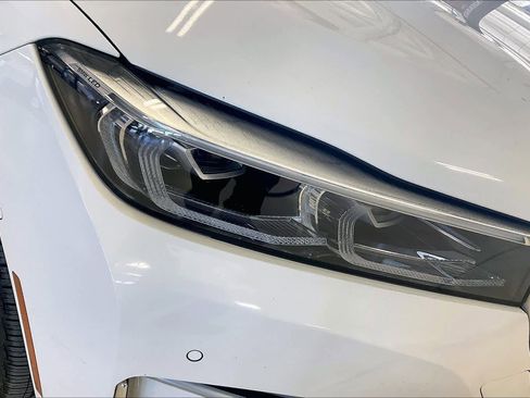 Used 2021 BMW 750i xDrive image 25