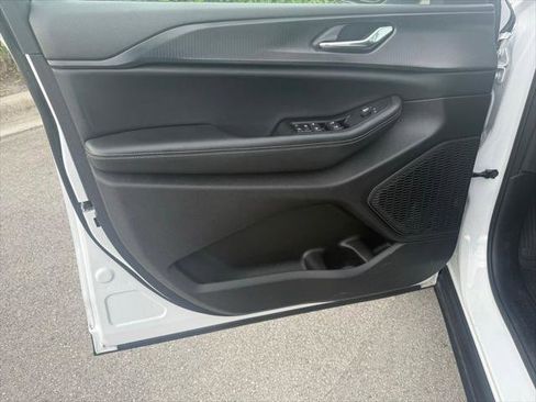 Certified 2025 Jeep Grand Cherokee Laredo image 29