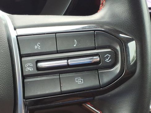 Used 2024 Chevrolet Colorado Z71 AWD/4WD image 9