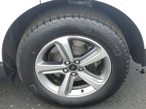 Used 2024 Ford Edge SEL w/ Convenience Package image 5