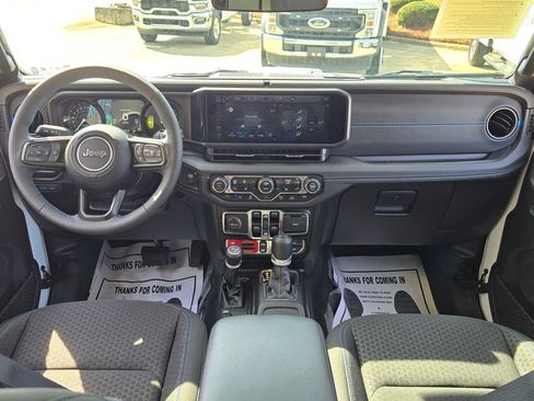 Used 2025 Jeep Wrangler Unlimited Rubicon 4xe w/ Safety Group AWD/4WD image 32