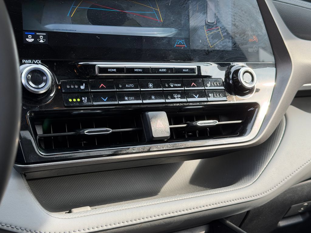 Used 2022 Toyota Highlander Limited AWD/4WD image 18