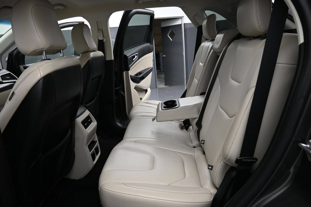 Used 2020 Ford Edge Titanium AWD/4WD image 27