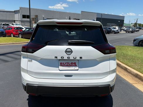 New 2026 Nissan Rogue SV FWD image 5