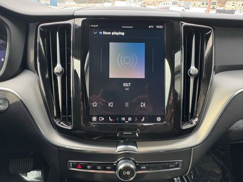 Used 2024 Volvo XC60 B5 Core image 32