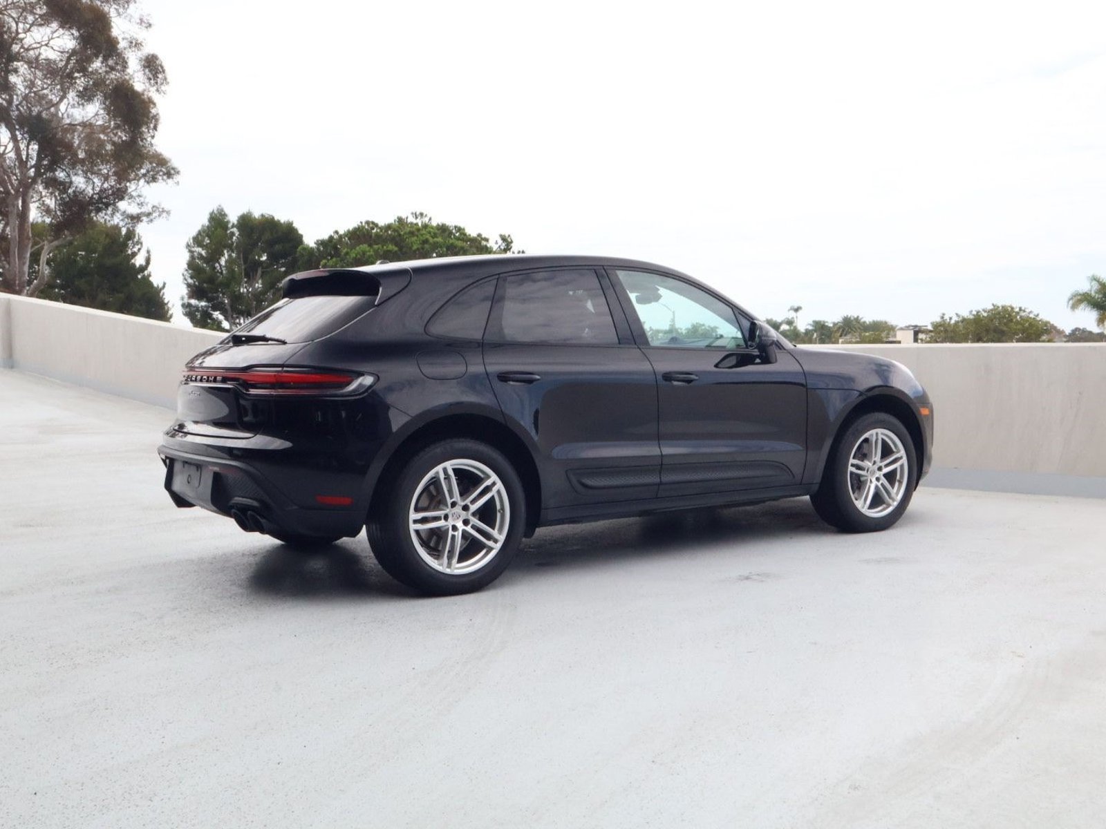 Certified 2025 Porsche Macan w/ Premium Package Plus AWD/4WD image 7