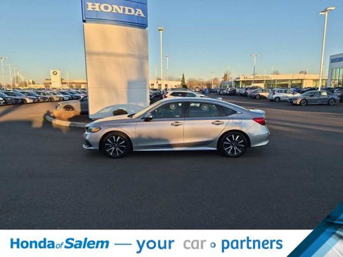 Used 2024 Honda Civic EX image 3