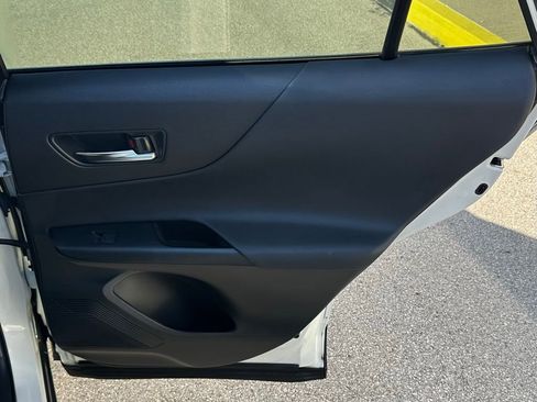 Used 2022 Toyota Venza XLE image 25