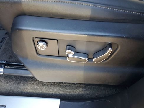 Used 2019 Bentley Bentayga image 24