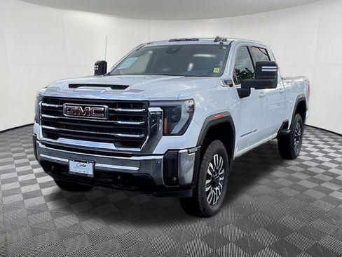 Used 2024 GMC Sierra 3500 SLE w/ SLE Convenience Package image 3