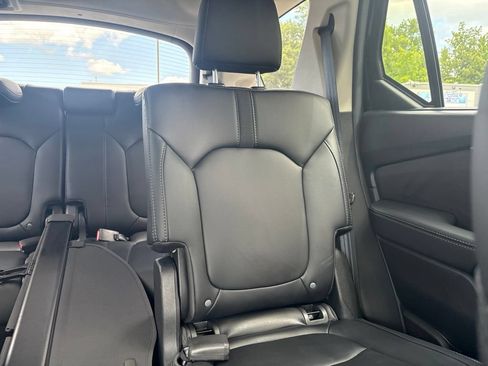Used 2025 Honda Pilot Touring image 12