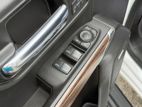 Used 2020 Chevrolet Silverado 1500 High Country w/ Technology Package AWD/4WD image 15
