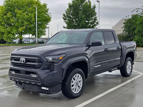 Used 2025 Toyota Tacoma SR5 AWD/4WD image 9