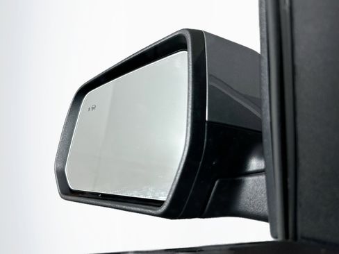 Used 2023 GMC Acadia SLE w/ Driver Convenience Package image 16