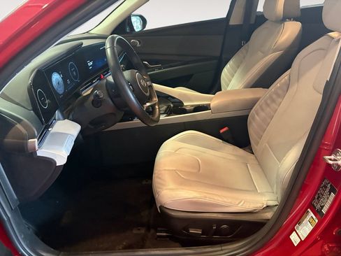Used 2024 Hyundai Elantra Limited FWD image 9