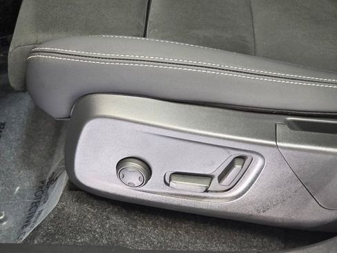 Certified 2023 Volvo XC40 Recharge Ultimate w/ Protection Package Premier image 9