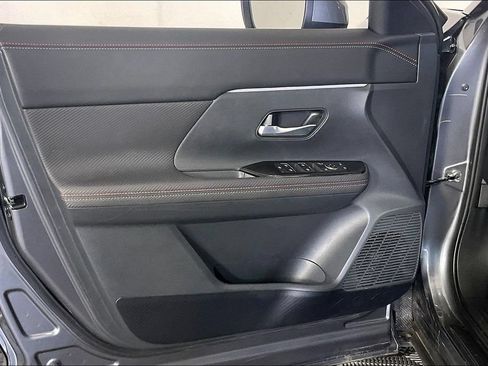 Certified 2025 Nissan Kicks SR FWD image 22