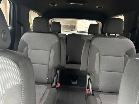 Used 2023 Chevrolet Traverse LT FWD image 19