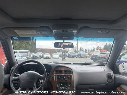 Used 1999 Nissan Pathfinder LE image 11
