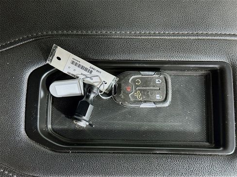 Used 2021 Chevrolet Silverado 1500 RST image 34