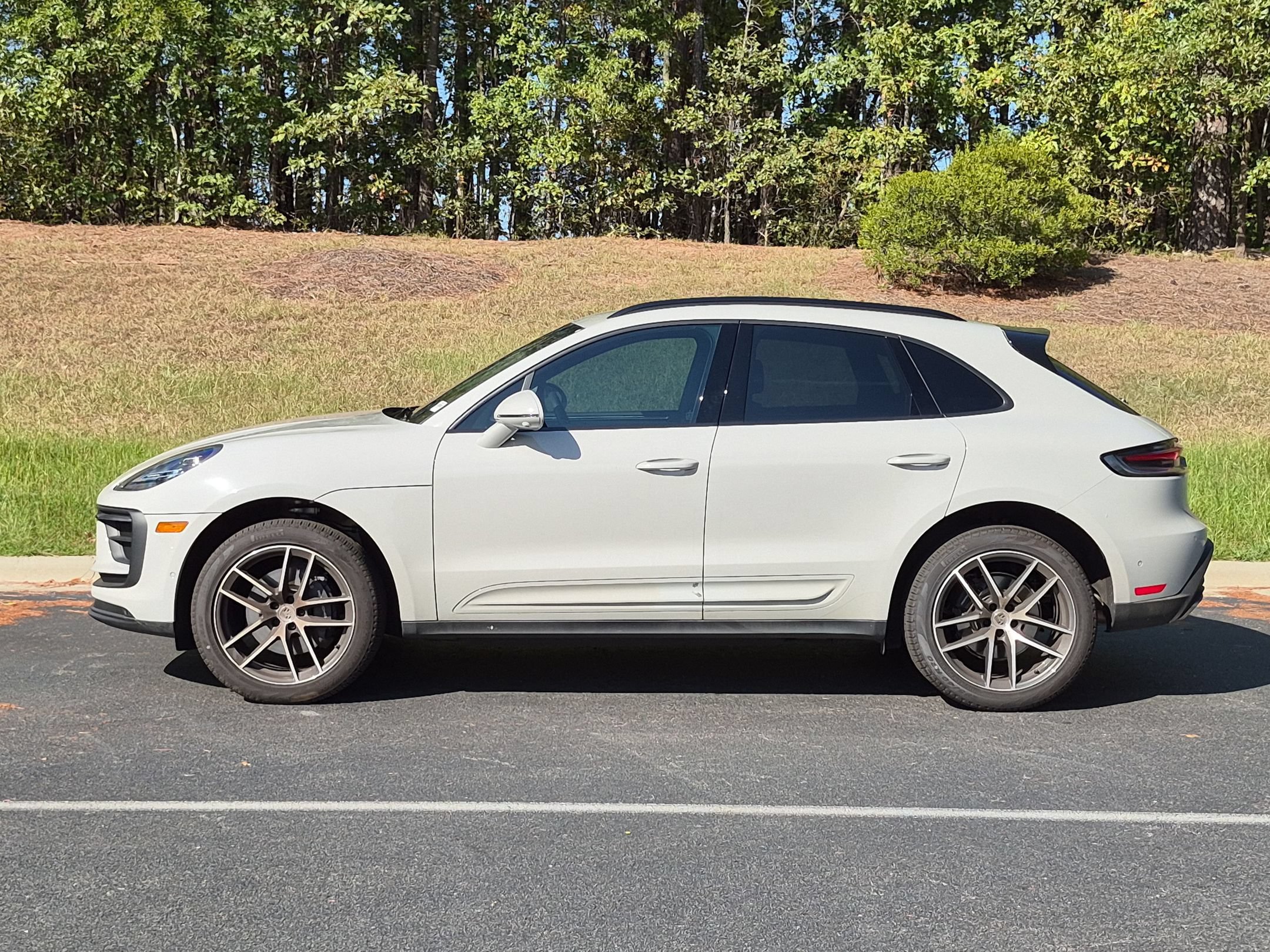 Certified 2026 Porsche Macan AWD/4WD image 2