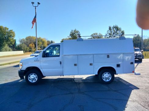 Used 2022 Ford E-350 and Econoline 350 Super Duty w/ Power Windows & Locks Group image 5