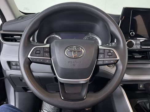 Used 2023 Toyota Highlander L image 13