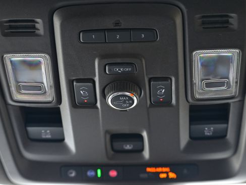 Used 2021 Chevrolet Tahoe LT w/ LT Signature Package image 10