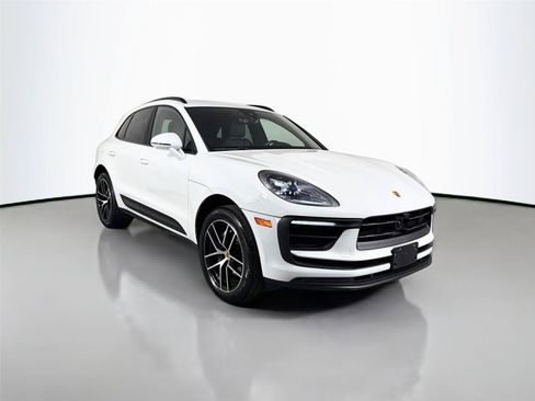 Certified 2024 Porsche Macan AWD/4WD image 9