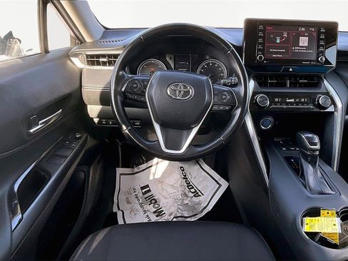 Used 2022 Toyota Venza LE image 10