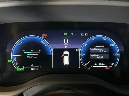 Used 2025 Toyota Sienna XSE AWD/4WD image 24