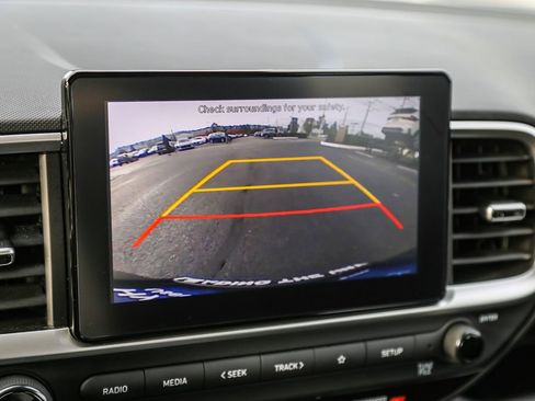 Used 2022 Hyundai Venue SE image 23