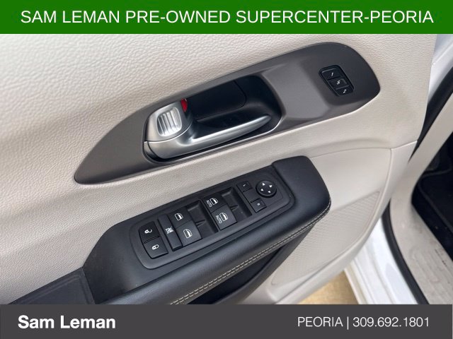 Used 2024 Chrysler Pacifica Touring-L FWD image 8