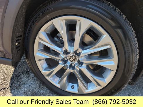 Certified 2021 Toyota Highlander Limited image 28