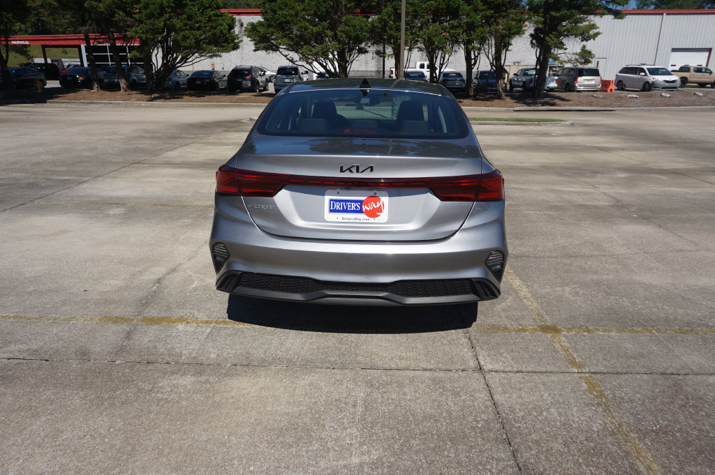 Used 2023 Kia Forte LXS w/ LXS Technology Package FWD image 19