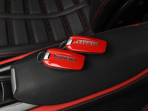 Used 2018 Ferrari 812 Superfast RWD image 39