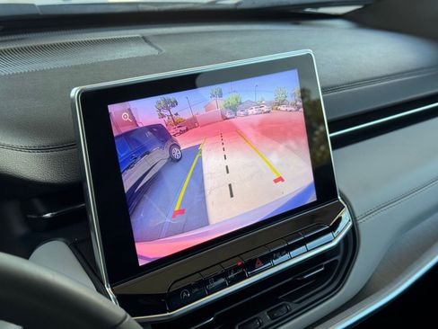 Used 2025 Jeep Compass Limited image 24