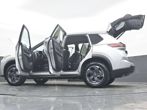 Certified 2024 Nissan Rogue SV AWD/4WD image 42