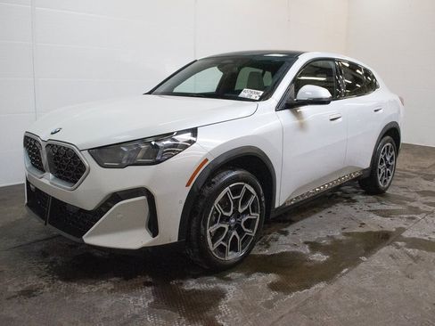 Certified 2025 BMW X2 xDrive28i w/ Premium Package image 8