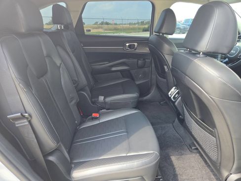 Used 2024 Kia Sorento EX w/ Panoramic Sunroof Package FWD image 23