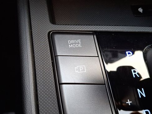 Certified 2025 Hyundai Elantra Sport image 20