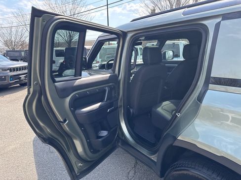 Used 2025 Land Rover Defender 110 S image 27